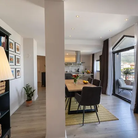 Apartment With A Parking Space Kastel Stari, - 23116 Kastela